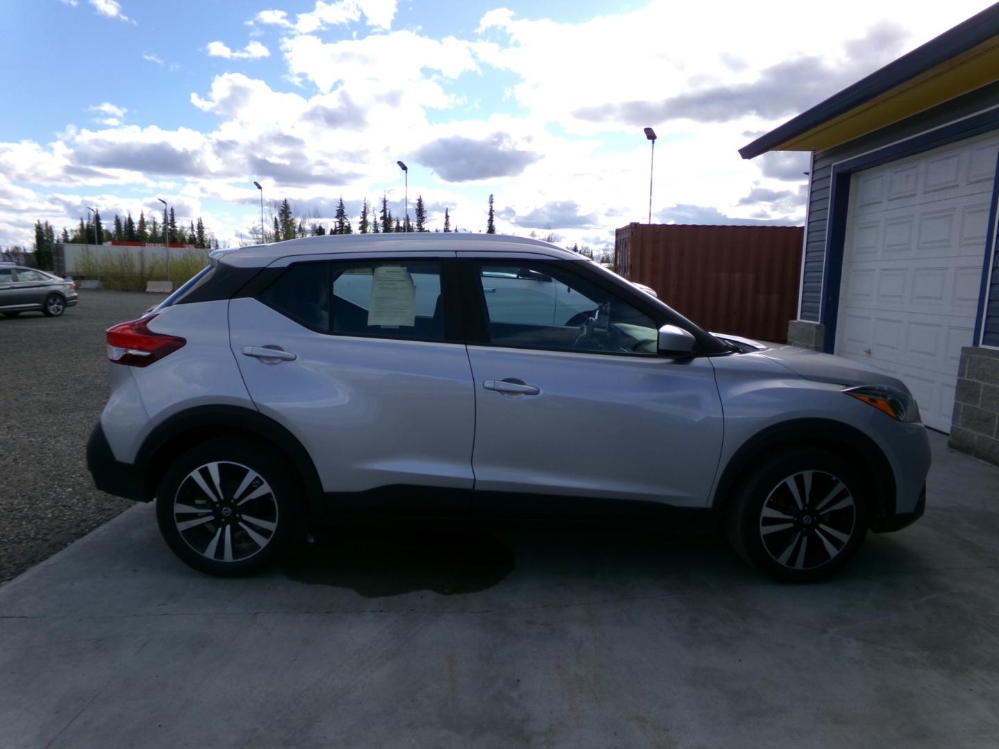 2019 Silver /Black Nissan Kicks S (3N1CP5CU0KL) with an 1.6L L4 engine, CVT transmission, located at 2630 Philips Field Rd., Fairbanks, AK, 99709, (907) 458-0593, 64.848068, -147.780609 - Photo#2